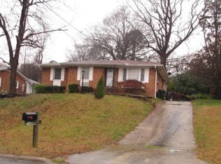 2216 Crestridge Rd, Greensboro, NC 27403