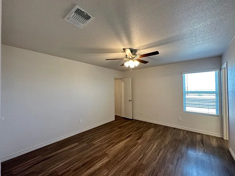 1821 Clovis Dr — Photo 17