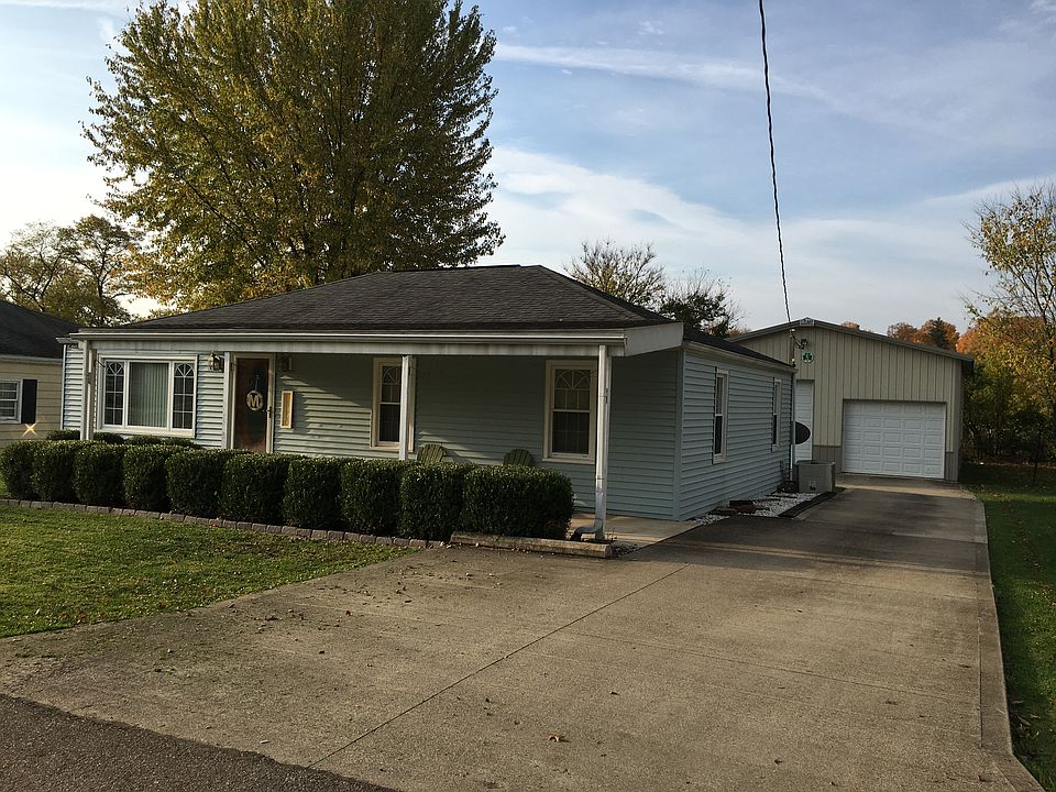 1st image of 9 Oak Dr