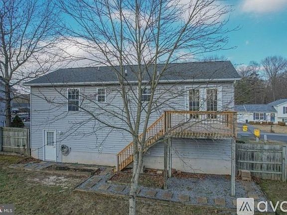 2nd image of 142 Longwood Dr