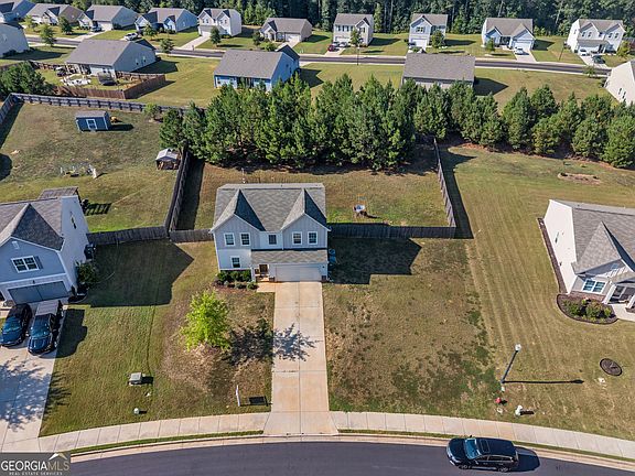 4th image of 143 Coldwater Way