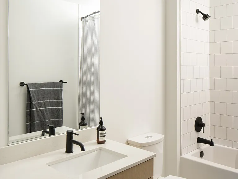 Emmi Midtown — Photo 22