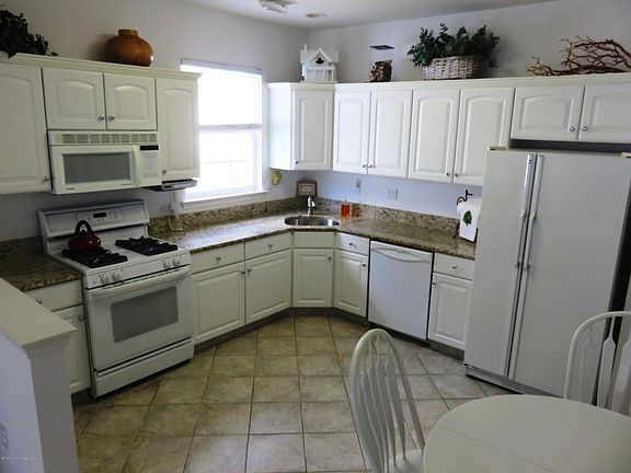 3rd image of 7 Silverwoods Dr