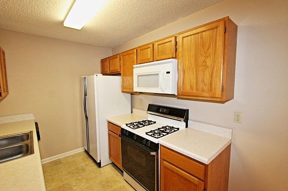 5th image of 708 Cambridgeshire Ct #708