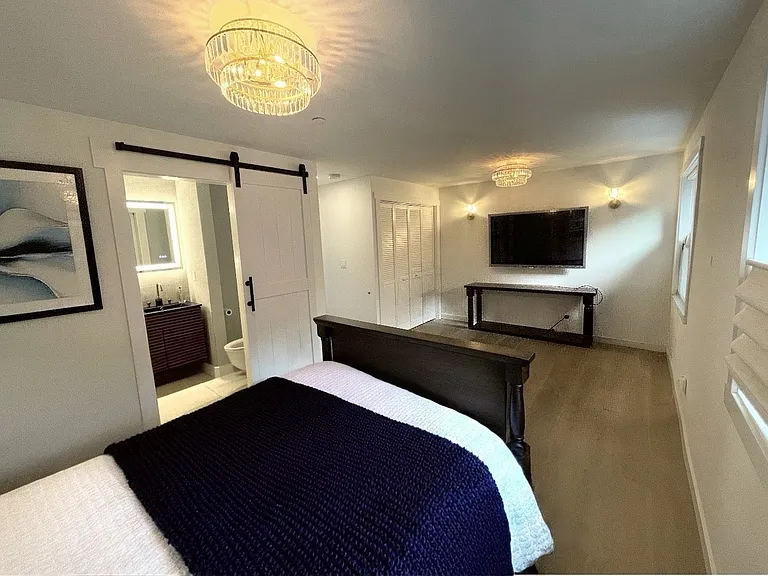 535 NW Datewood Dr — Photo 10