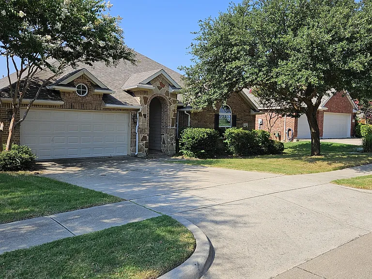1202 Chestnut Hill Dr — Photo 1
