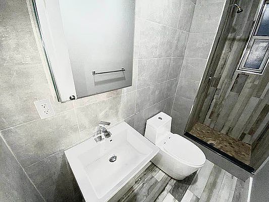 4th image of 644 Lafayette Ave #2A
