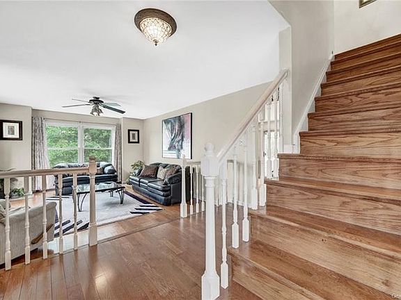 4th image of 35 Greycourt Ave