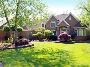 9830 Foxwood Trl, Kirtland, OH 44094