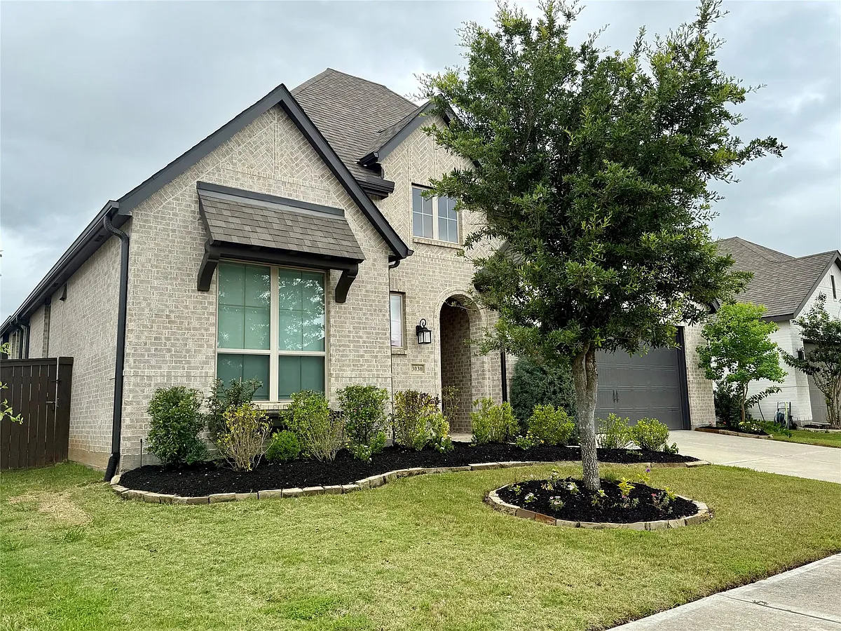 Building Photo - 3030 Lantana Trl