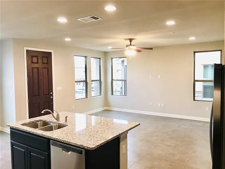 6814 E Riverside Dr #106 — Photo 2