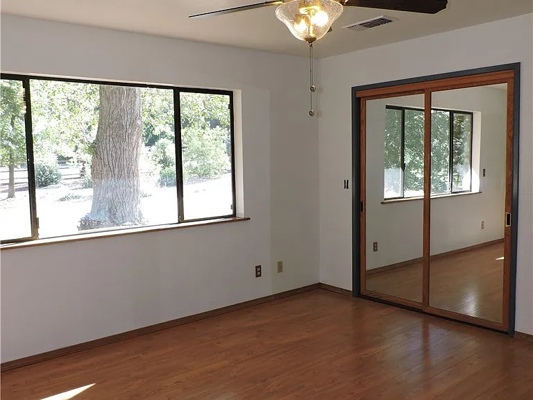 26931 Columbia Way — Photo 39