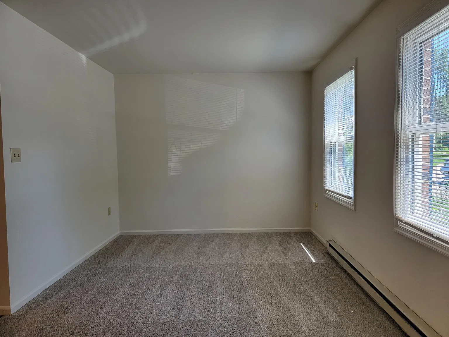 2 bed, 850 sqft, $1,250 — Photo 2