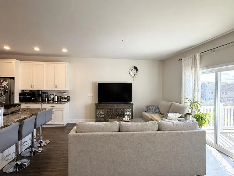 4913 Brookside Ct — Photo 10