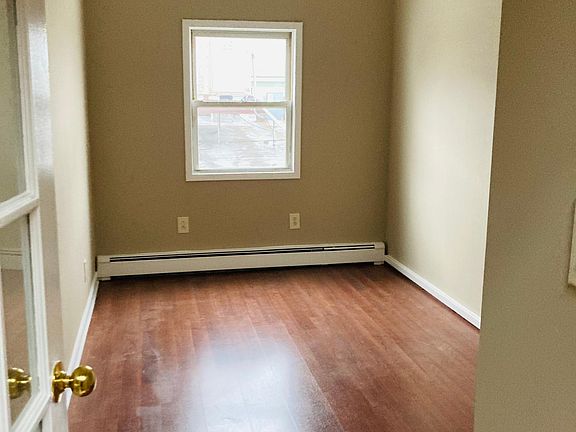 3rd image of 7315 Metropolitan Ave