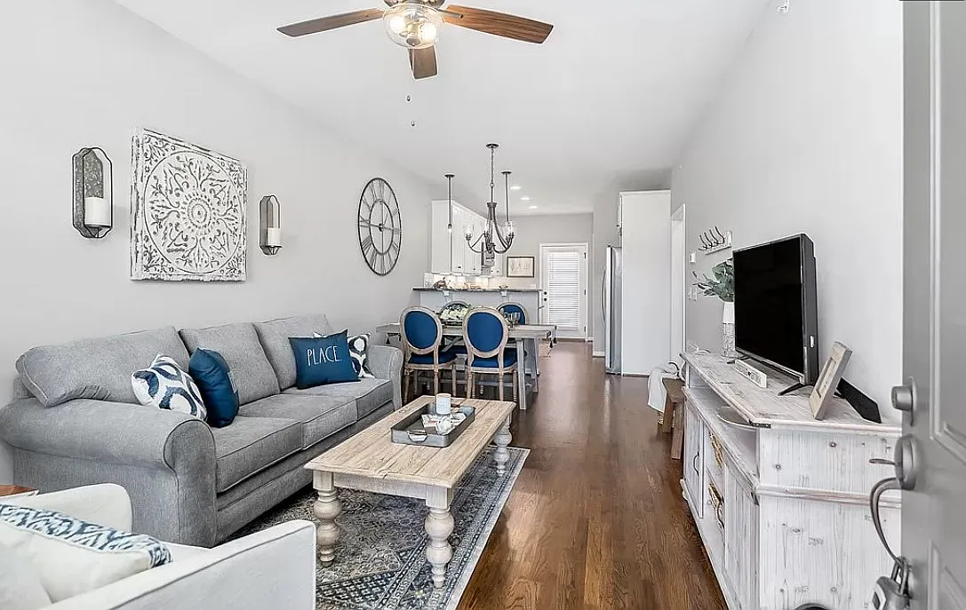 2 bed, 1000 sqft, $1,350 — Photo 2