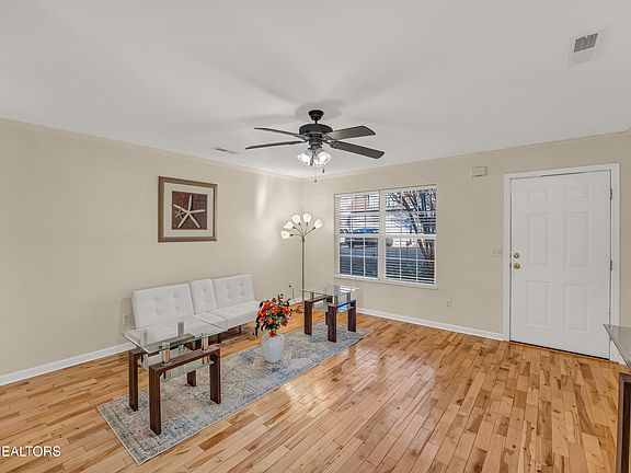 2nd image of 819 Coleville Way