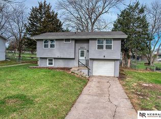 5327 Stonecliffe Dr, Lincoln, NE 68516