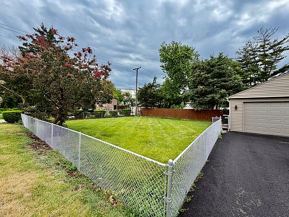 3rd image of 2854 Pearl Ave