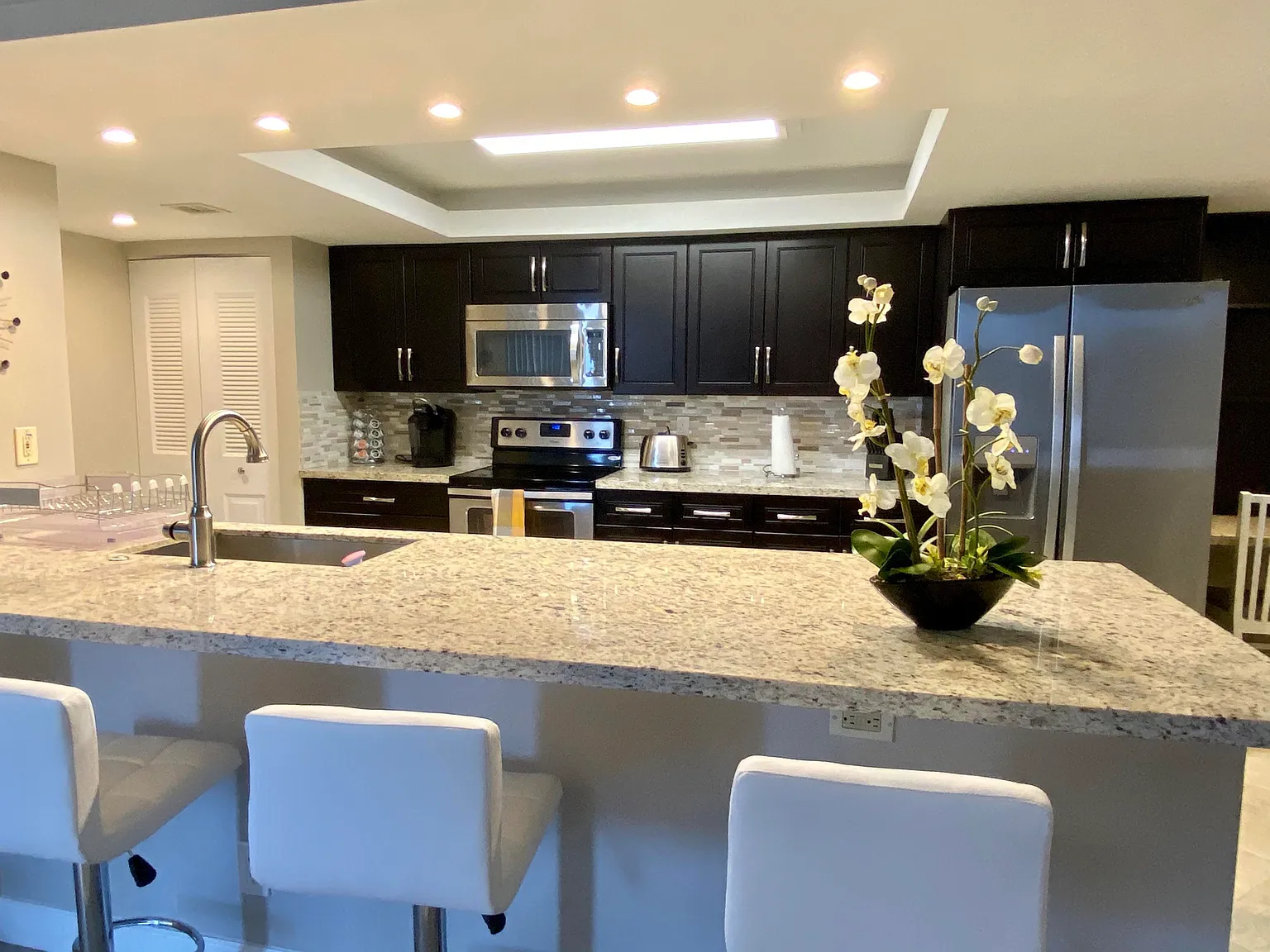 2 bed, 2.0 bath, 1290 sqft, $2,700 — Photo 3