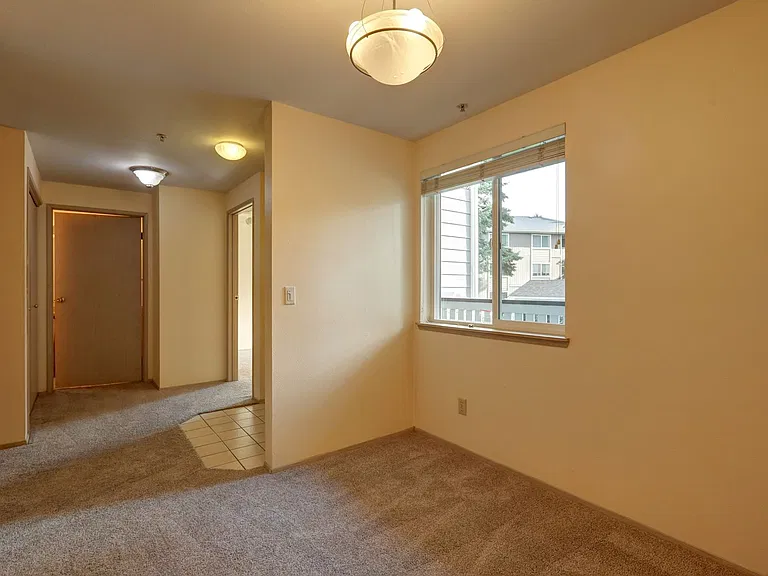 901 Sunset Blvd NE #D213 — Photo 5
