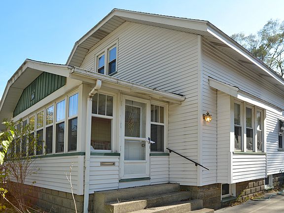 3rd image of 104 E 21st St
