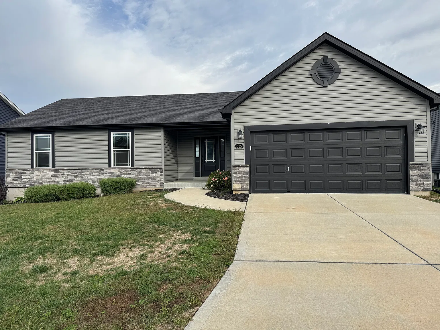 3 bed, 1381 sqft, $1,850 — Photo 1