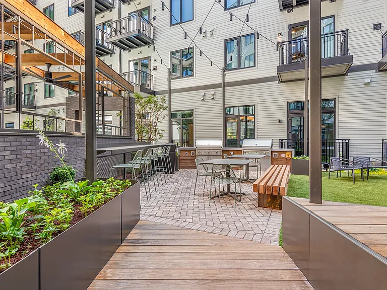 445 Park Commons — Photo 15