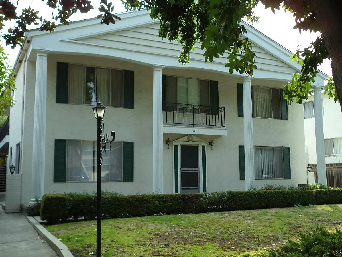 170 Waverley St APT B photo 1