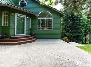 19048 Mountain Point Cir, Eagle River, AK 99577