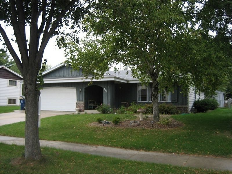 1st image of 440 E Golden Ln