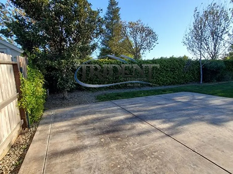 1221 Plumas Links St — Photo 26