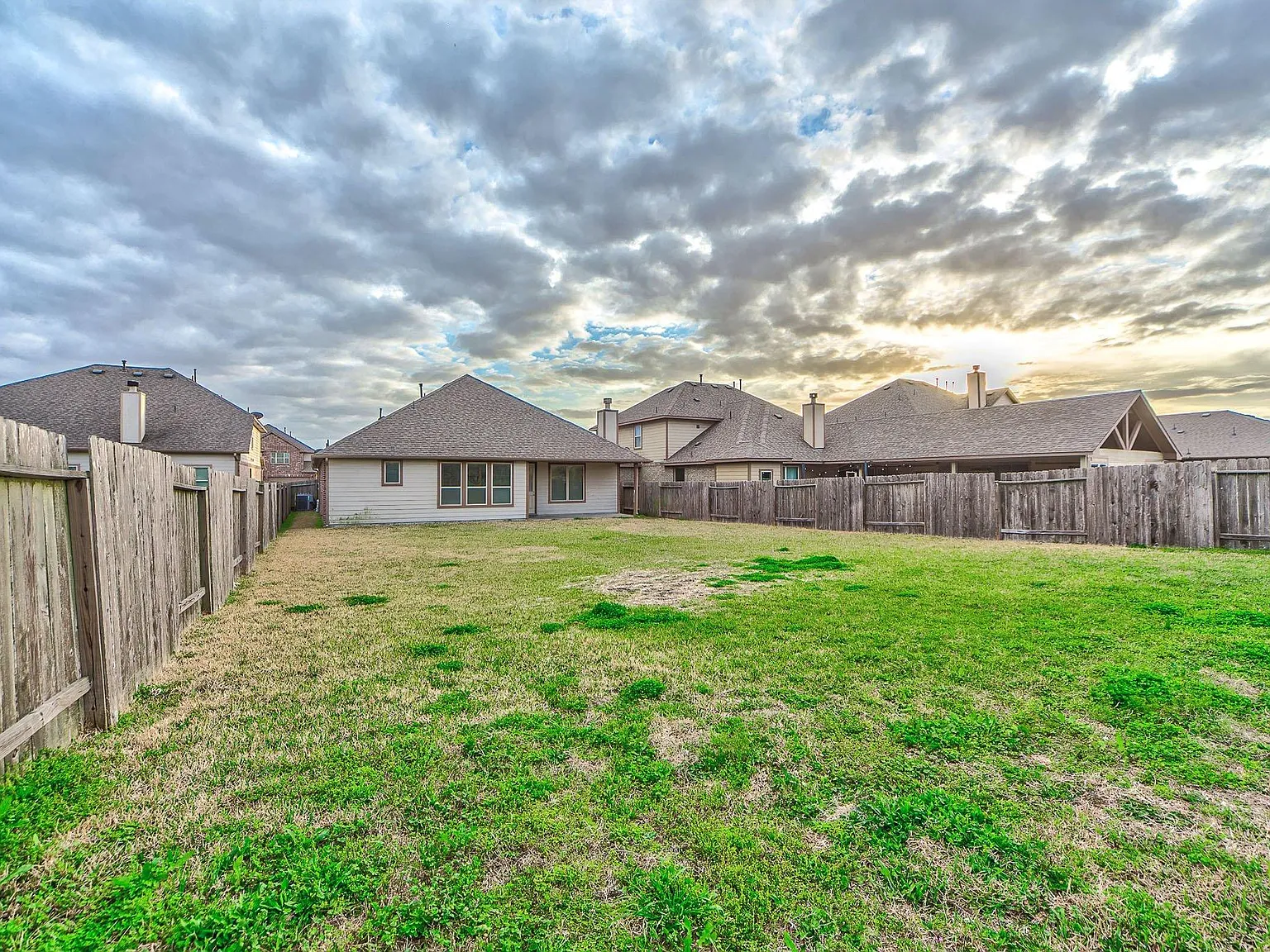 4 bed, 2.5 bath, 2564 sqft, $5,000 — Photo 4