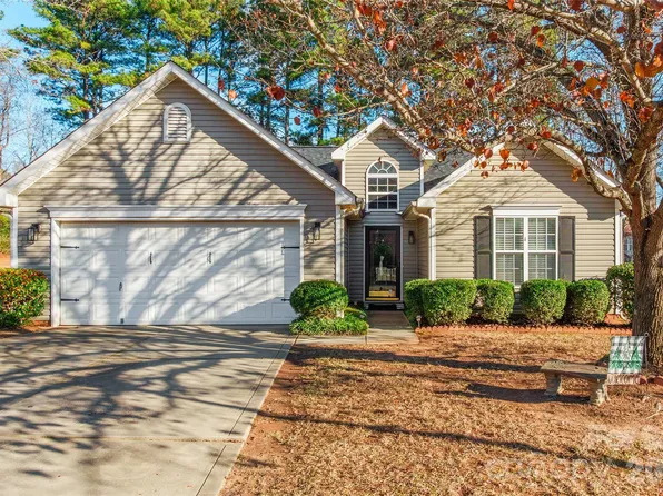 566 Chase Brook Dr, Rock Hill, SC 29732
