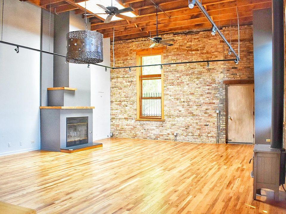 1st image of 3223 N Ravenswood Ave
