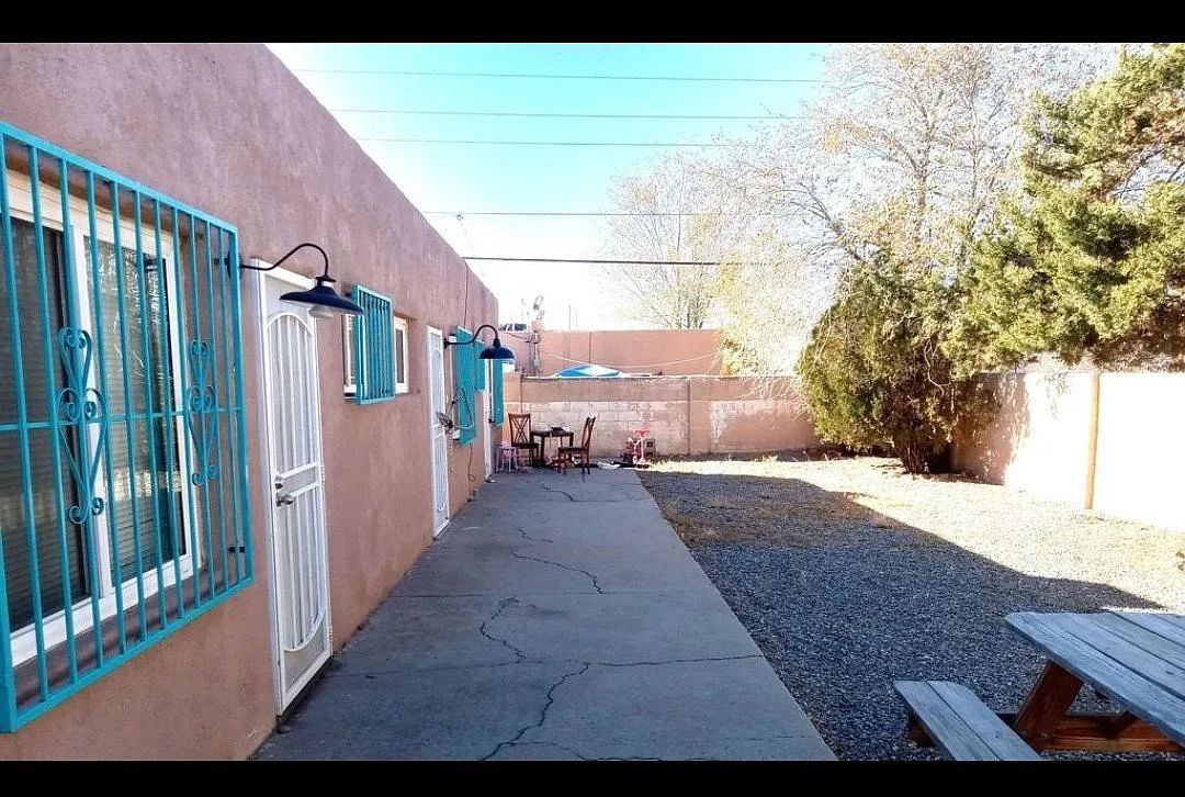 525 Mesilla Street SE — Photo 1