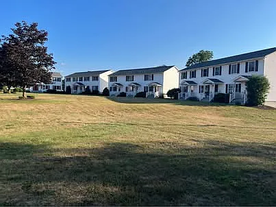 3 bed, 1.5 bath, 1200 sqft, $1,250 — Photo 1