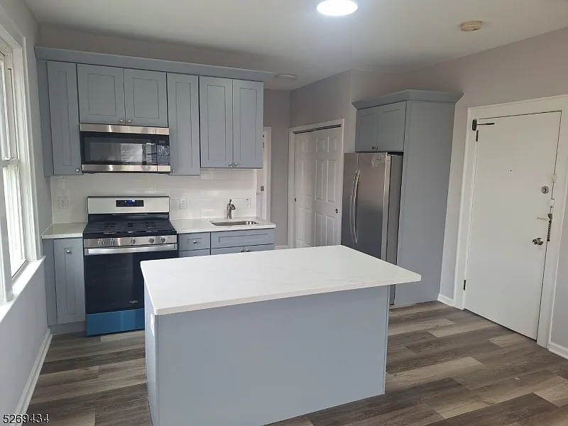 1 bed, 1.0 bath, $1,700 — Photo 4
