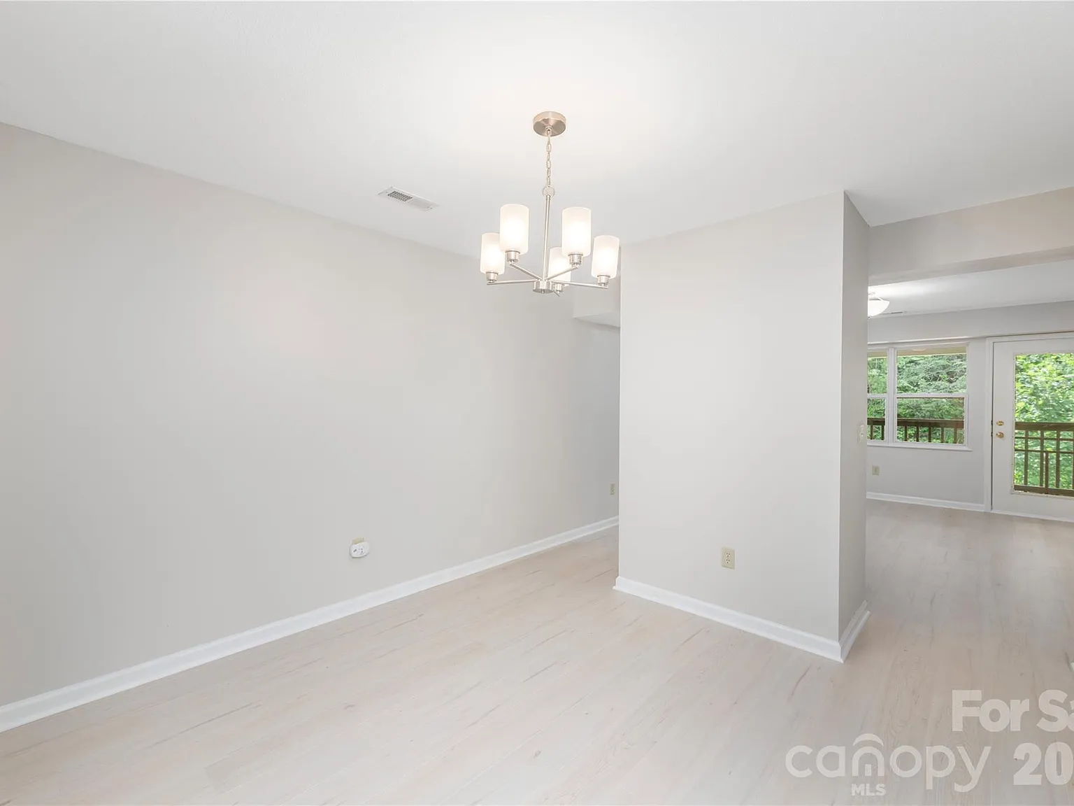 2 bed, 1222 sqft, $1,900 — Photo 3