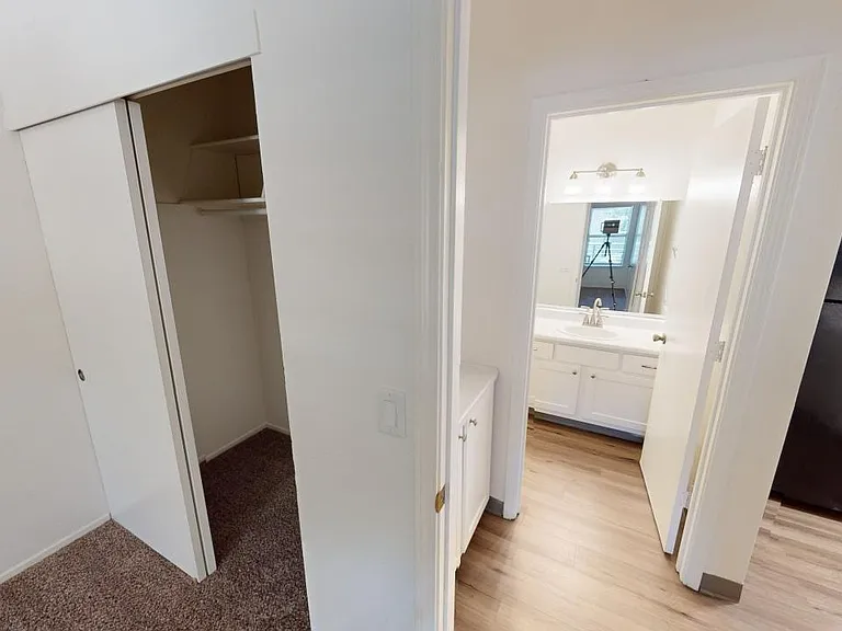 Bedroom/Bathroom