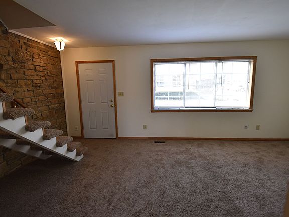 3rd image of 555 E North St APT 1