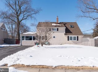 49 Ice Pond Rd, Levittown, PA 19057