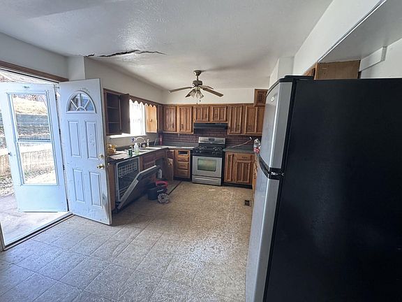 2nd image of 420 Lore St