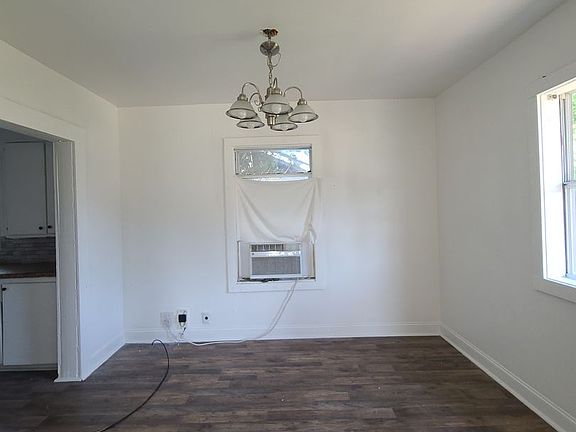 3rd image of 2509 Elaine St