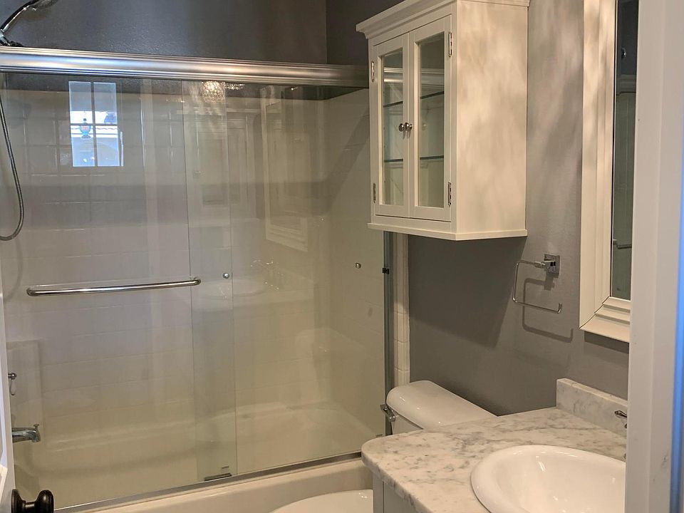 2nd image of 211 Knoll Lk