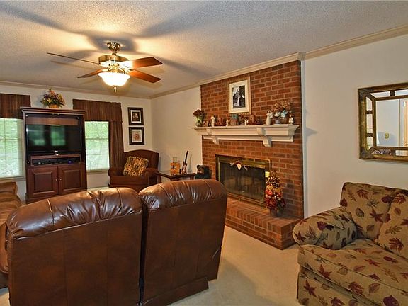 4th image of 140 Brittington Dr
