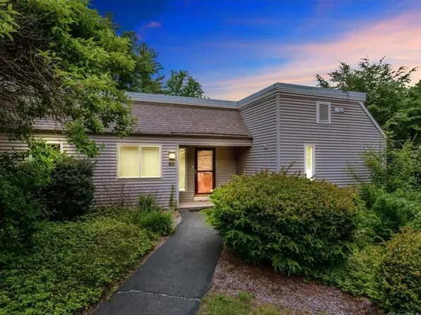 (undisclosed Address), Simsbury, CT 06070