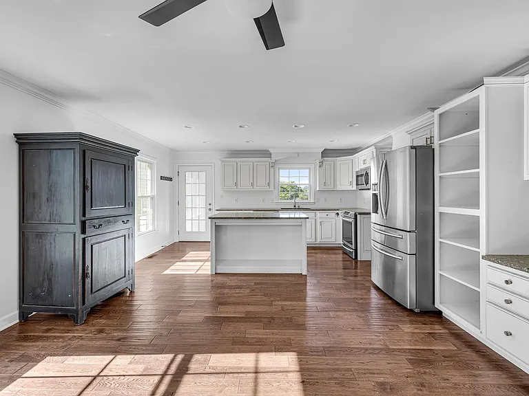4861 Bethesda Rd — Photo 19