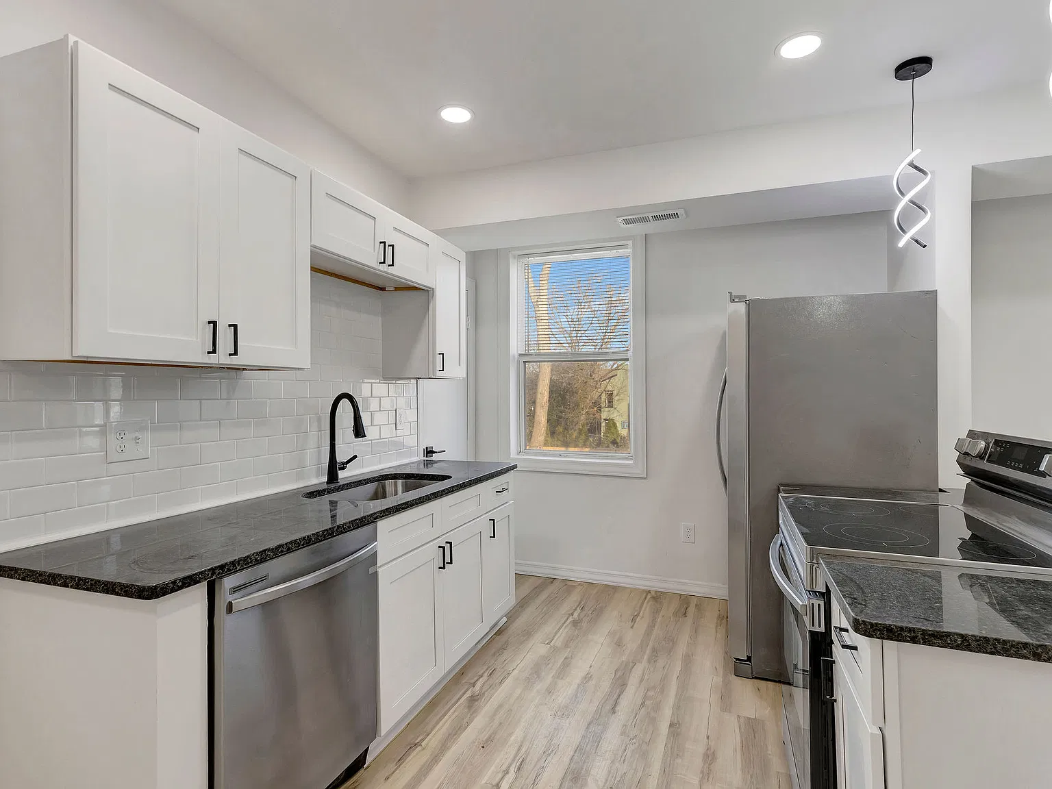 1 bed, 1000 sqft, $1,050 — Photo 4