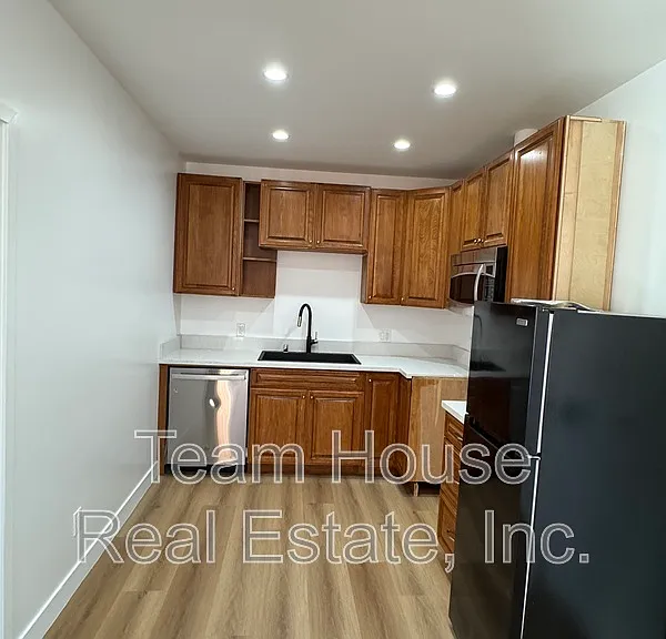 7009 Comanche Ave — Photo 3